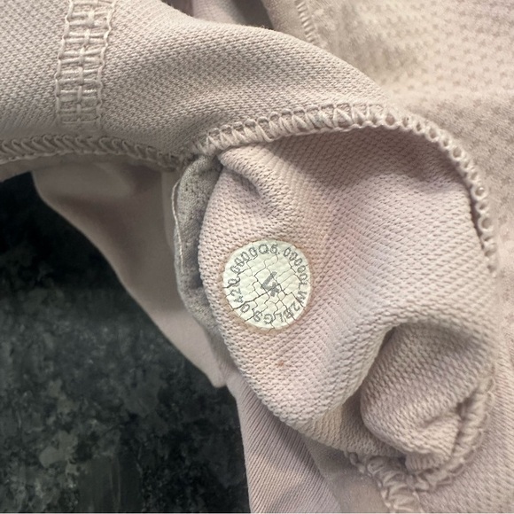 Lululemon Ebb To Train Bra Size 4 Light Pink Workout Gym Athletic - Picture 4 of 4